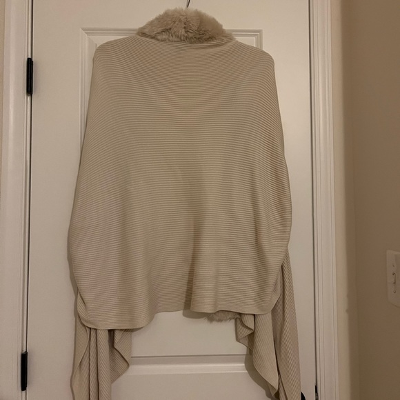 White House Black Market Faux Fur Cover Up - Picture 10 of 12